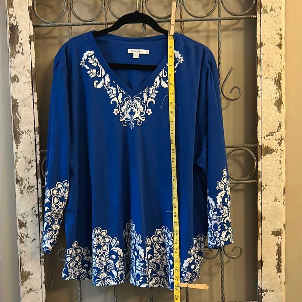 Chico's Royal Blue V-Neck Top with White Floral Design - Picture 6 of 9